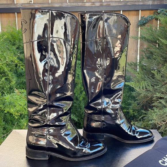 SOLD!!!! Authentic Chanel Interlocking CC Patent Leather Boots Size 37 C - Picture 6 of 15